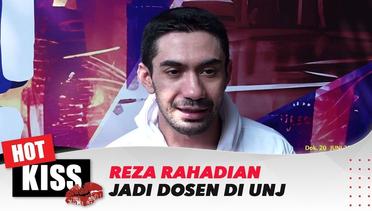 Pengalaman Reza Rahadian Menjadi Dosen Pengajar | Hot Kiss
