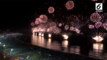 Pesta Kembang Api Pergantian Tahun di Pantai Copacobana
