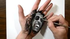 Menggambar Bob Marley di Tangan