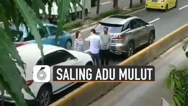 Viral Dua Pengendara Mobil Mewah Saling Adu Mulut Di Jalanan
