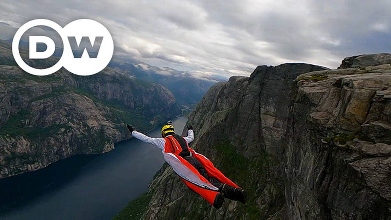 Beyond Limits Base Jumping_Kepala lebih dulu ke jurang Vidio