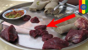 Daging mentah sangat populer di Ethiopia - TomoNews