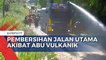 Kendaraan Water Cannon Dikerahkan Bersihkan Jalan dari Abu Vulkanik Gunung Merapi