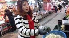 Gokil !! Wanita Pedagang Sayur Di Korea Ini Bisa Bahasa Jawa