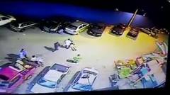 Jambret kerekam CCTV saat menyeret korbannya didepan sri ternak foot mart,selayang malaysia
