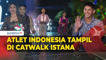 Aksi Para Atlet Indonesia Tampil di Catwalk Istana Berbatik