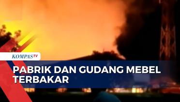 Kobaran Api Melahap Pabrik dan Gudang Mebel, 7 Unit Mobil Damkar Diterjunkan!