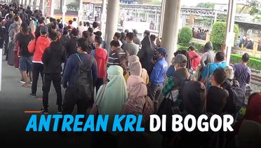 Mengular ke Luar, Antrean Penumpang KRL di Bogor Ramai