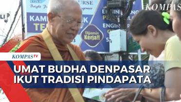 Tradisi Pindapata, Umat Budha Denpasar Menunggu di Pinggir Jalan, Berderma Makanan ke Para Biksu