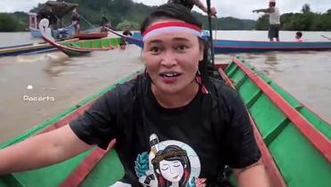 Perahu Terbalik Saat Balapan, Emak-Emak di Pedalaman Kalimantan Malah Girang