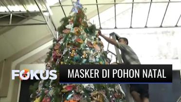 Natalan di Tengah Pandemi, Jemaat Gereja di Surabaya Hiasi Pohon Natal dengan Masker | Fokus