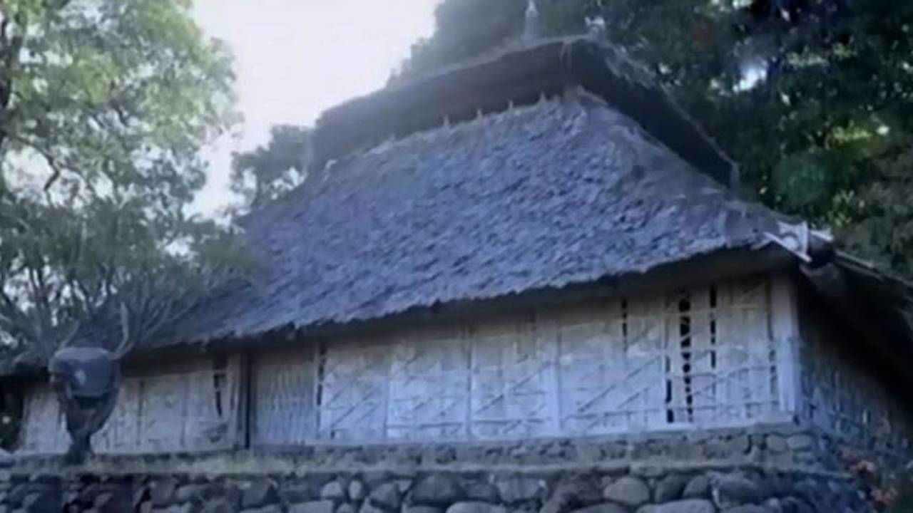 Keunikan Masjid Kuno Bayan di Pulau Seribu Masjid - LiputanEnam | Vidio