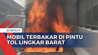 Diduga Korsleting Listrik pada Mesin, Sebuah Mobil Terbakar di Pintu Tol Jakarta Lingkar Barat