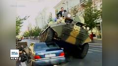 Pakai Tank, Wali Kota Ini Hancurkan Mobil yang Parkir Sembarangan