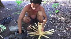 Cara Kuno - Masak Nasi Dengan Bambu