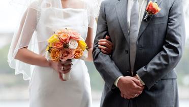 News Flash: Jangan Terburu-buru Menikah Hanya Karena Dikejar Usia