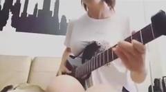 Gitar yang sexy