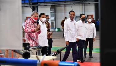 Presiden Jokowi Tinjau Pameran Produk Defend ID, Hanggar Kapal Selam PT PAL Surabaya, 20 April 2022