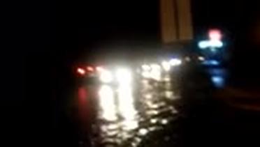 Macet 1 Kilometer Akibat Banjir di Depan Hotel Aman Karanganyar Kebumen