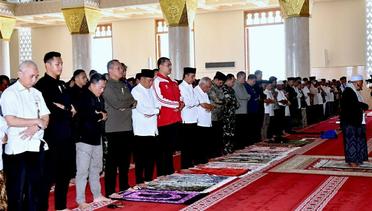 Presiden Jokowi Salat Jumat dan Resmikan Masjid Agung Madaniyah di Karanganyar, 8 Maret 2024