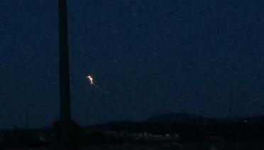 3 Cahaya Oranye Misterius Terbang di Langit Inggris, UFO?