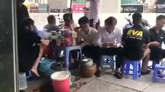 Viral! Pedagang Celupkan Kaki di Ember Lalu Tuang Airnya ke Minuman Pelanggan 