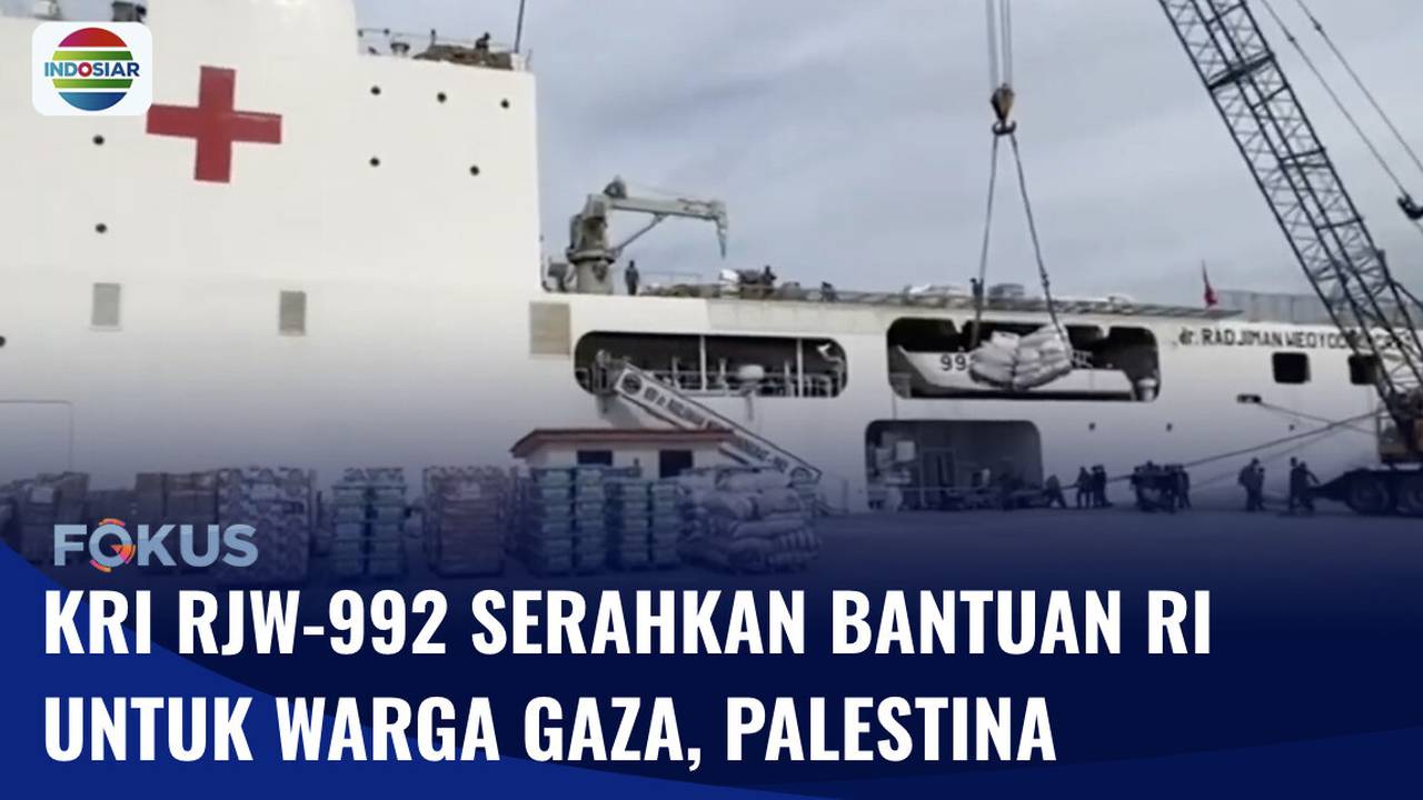 KRI dr Radjiman Wedyodiningrat 992 Bongkar Muatan Bantuan Indonesia ...