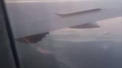 Menakutkan !! Mesin pesawat Scoot TZ001 mengeluarkan percikan api di udara Perjalanan dari Sydney ke Singapura