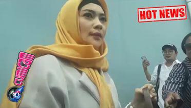 Hot News! Tanggalkan Pakaian Seksi Pilih Hijab, Indah Dewi Pertiwi Menangis