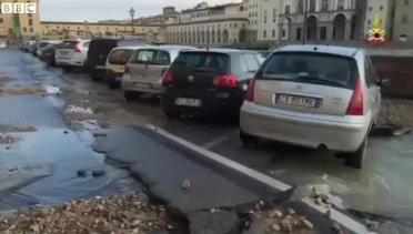 Sinkhole 7 Meter Italia Menyedot 20 Mobil