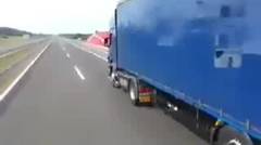 Balapan Truck Trailer Sudah Mencaapi 120 Km Masih Lemot 