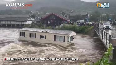 Detik-Detik Sebuah Karavan Terseret Arus Banjir