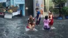 Banjir di Quan Binh Thanh,Vietnam Dijadikan Kolam Renang