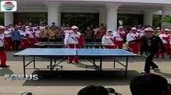 Sorak Penonton Saksikan Presiden Jokowi Tanding Tenis Meja Lawan Atlet Senior - Fokus Sore