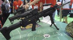 Singapura punya, STK Ultimax, Senjata Serbu Beramunisi 100 butir peluru