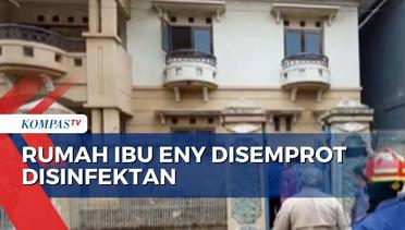 Terbengkalai Selama 12 Tahun, Petugas Damkar Jakarta Timur Semprot Rumah Ibu Eny dengan Disinfektan!