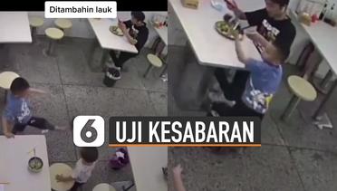 Penuh Kesabaran, Pria Kejatuhan Sandal Bocah Ketika Hendak Makan