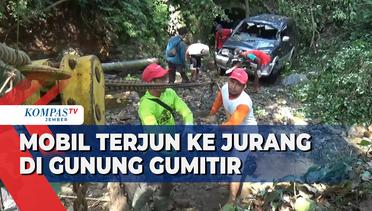 Mobil Terjun ke Jurang di Gunung Gumitir, Sopir Hanya Terluka