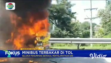 Minibus Terbakar di Ruas Jalan Tol Surabaya - Malang