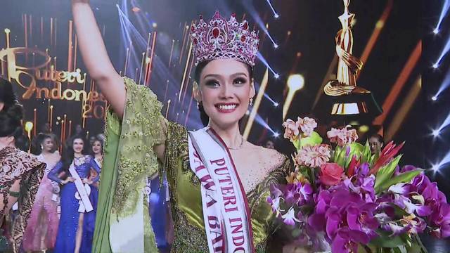 First Walk Puteri Indonesia 2024: Harashta Haifa Zahra dari Jawa Barat | Puteri Indonesia 2024