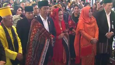Momen Presiden Jokowi dan Ibu Negara Saat Manortor - Liputan6 Siang