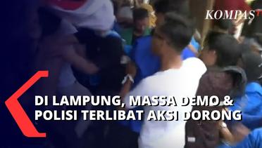 Pendemo Nekat Terobos Masuk Gedung DPRD, Aksi Saling Dorong dengan Polisi pun Tak Terhindarkan!