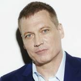 Holt McCallany