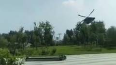 Video Detik-detik Helikopter Jatuh di Beijing