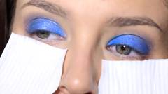 Blue Eyeshadow, Tutorial Makeup yang Terinspirasi dari Film Cinderella
