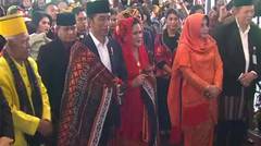 Momen Presiden Jokowi dan Ibu Negara Saat Manortor - Liputan6 Siang