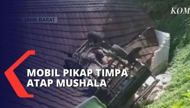 Tak Kuat Menanjak, Mobil Pikap Timpa Atap Mushala di Sukabumi