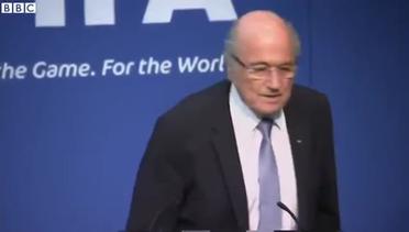 Blatter Diguyur uang palsu oleh komedian Inggris