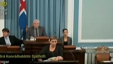 VIDEO: Anggota Parlemen Islandia Menyusui Anaknya Sambil Pidato