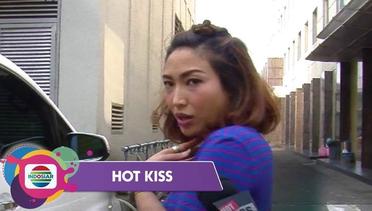 Hot Kiss Ngegep: Ngegep Presenter Kocak ayu Dewi - Hot Kiss